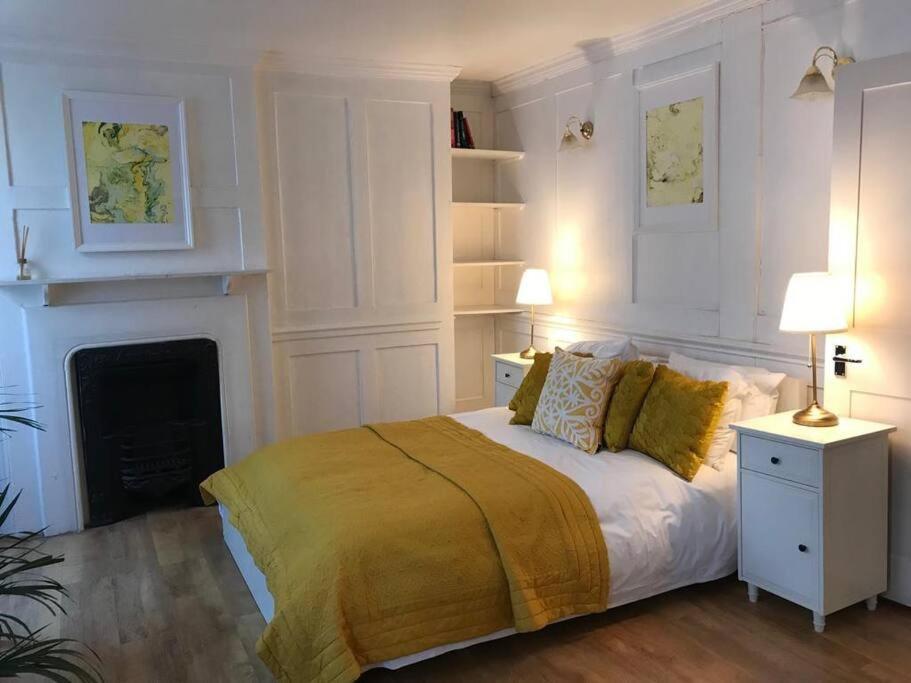 Authentic 3 Bed Historic House Soho, Appartamento *